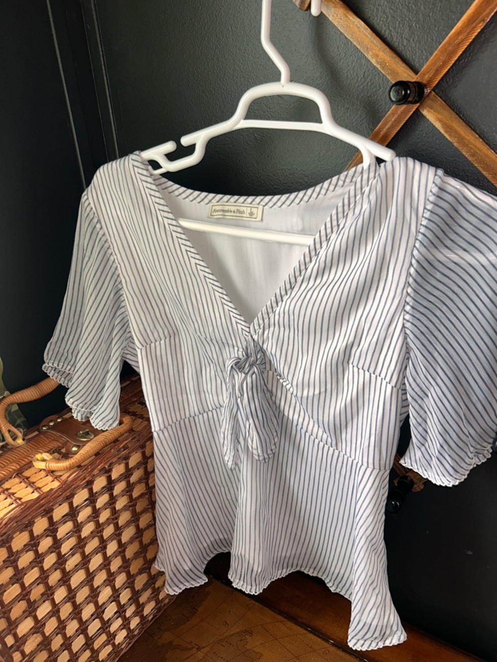 Abercrombie & Fitch White Top with Navy Pinstripes and Front Tie - EUC -